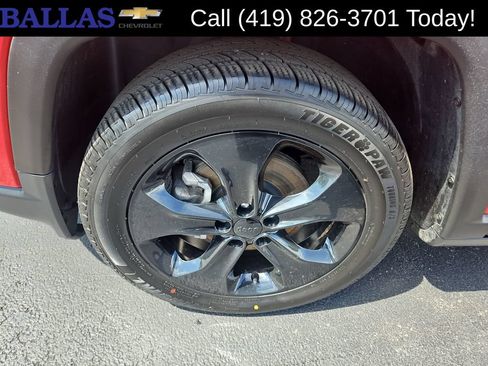 Used 2019 Jeep Compass Latitude FWD image 33