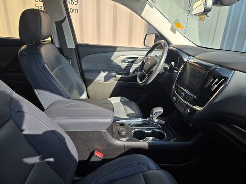 Used 2021 Chevrolet Traverse LT w/ LT Premium Package image 3