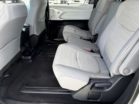 Certified 2025 Toyota Sienna LE FWD image 23