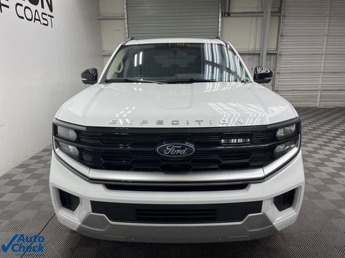 Used 2025 Ford Expedition Platinum image 9