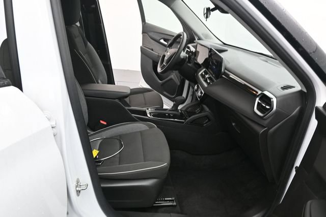 Used 2024 Chevrolet TrailBlazer LT FWD image 16