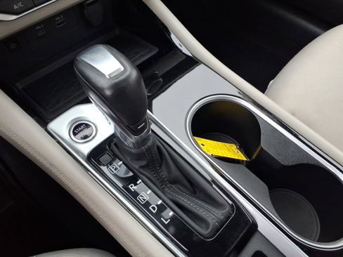 Used 2023 Nissan Altima 2.5 SV w/ SV Premium Package image 21