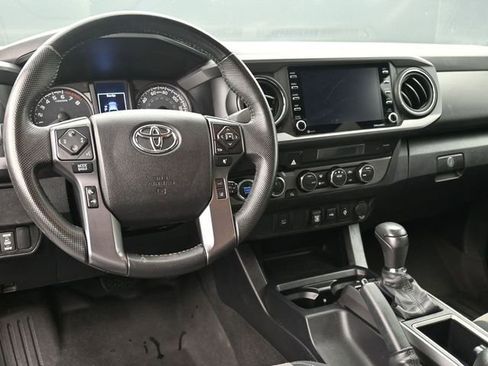 Used 2022 Toyota Tacoma TRD Off-Road image 17
