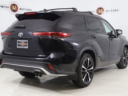Used 2022 Toyota Highlander XSE image 3
