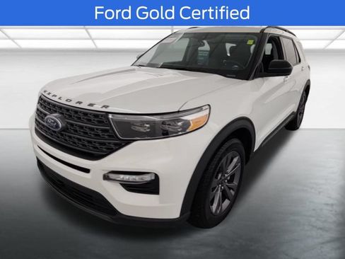 Used 2024 Ford Explorer XLT w/ Equipment Group 202A AWD/4WD image 2