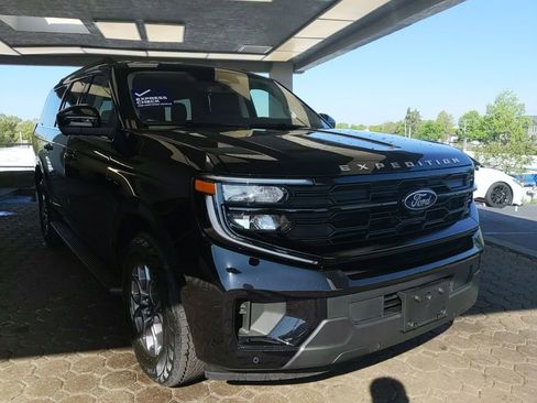Used 2025 Ford Expedition Max Active AWD/4WD image 4