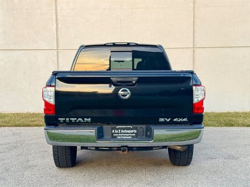 Used 2018 Nissan Titan SV AWD/4WD image 12