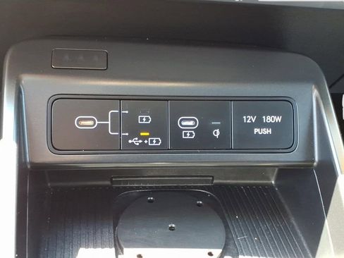 Used 2024 Hyundai Kona Limited AWD/4WD image 23