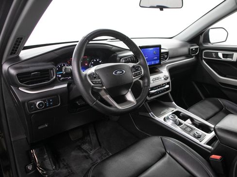 Used 2020 Ford Explorer XLT w/ Equipment Group 202A AWD/4WD image 27