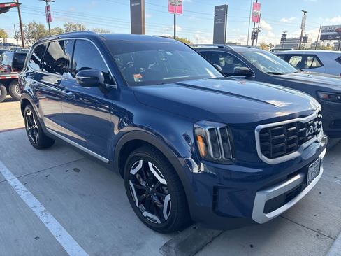 Used 2024 Kia Telluride S w/ S Sunroof Package image 3