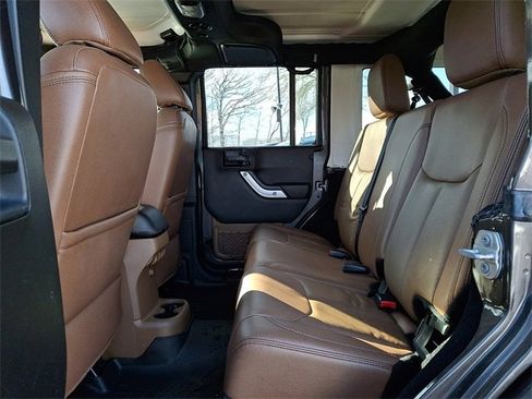 Used 2017 Jeep Wrangler Unlimited Sahara w/ Connectivity Group image 10