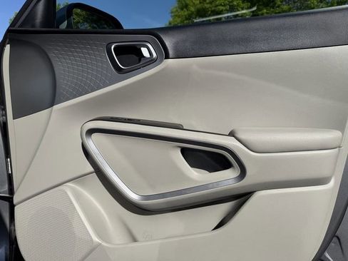 Certified 2025 Kia Soul LX image 29