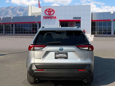 Used 2024 Toyota RAV4 LE AWD/4WD image 4