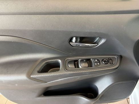 Used 2025 Nissan Versa SV FWD image 18