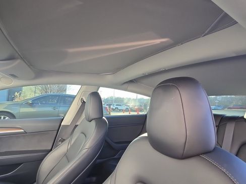 Used 2023 Tesla Model 3 Standard Range image 9