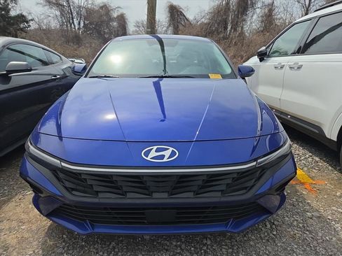 Used 2025 Hyundai Elantra Limited w/ Cargo Package image 2