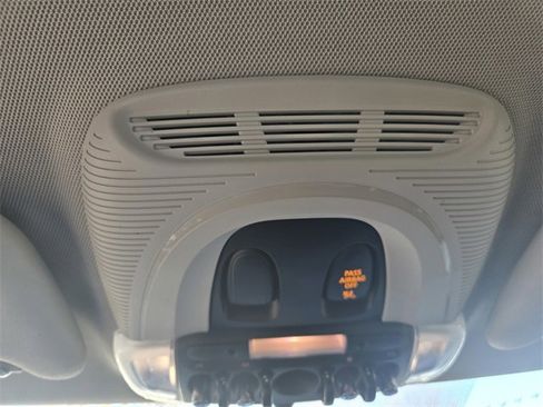 Used 2015 MINI Cooper 4-Door Hardtop image 18