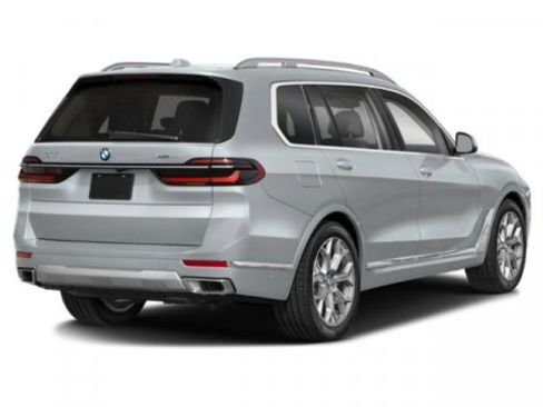 Used 2025 BMW X7 xDrive40i image 5
