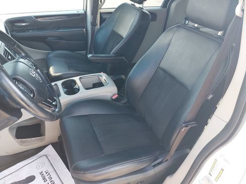 Used 2019 Dodge Grand Caravan SXT FWD image 12