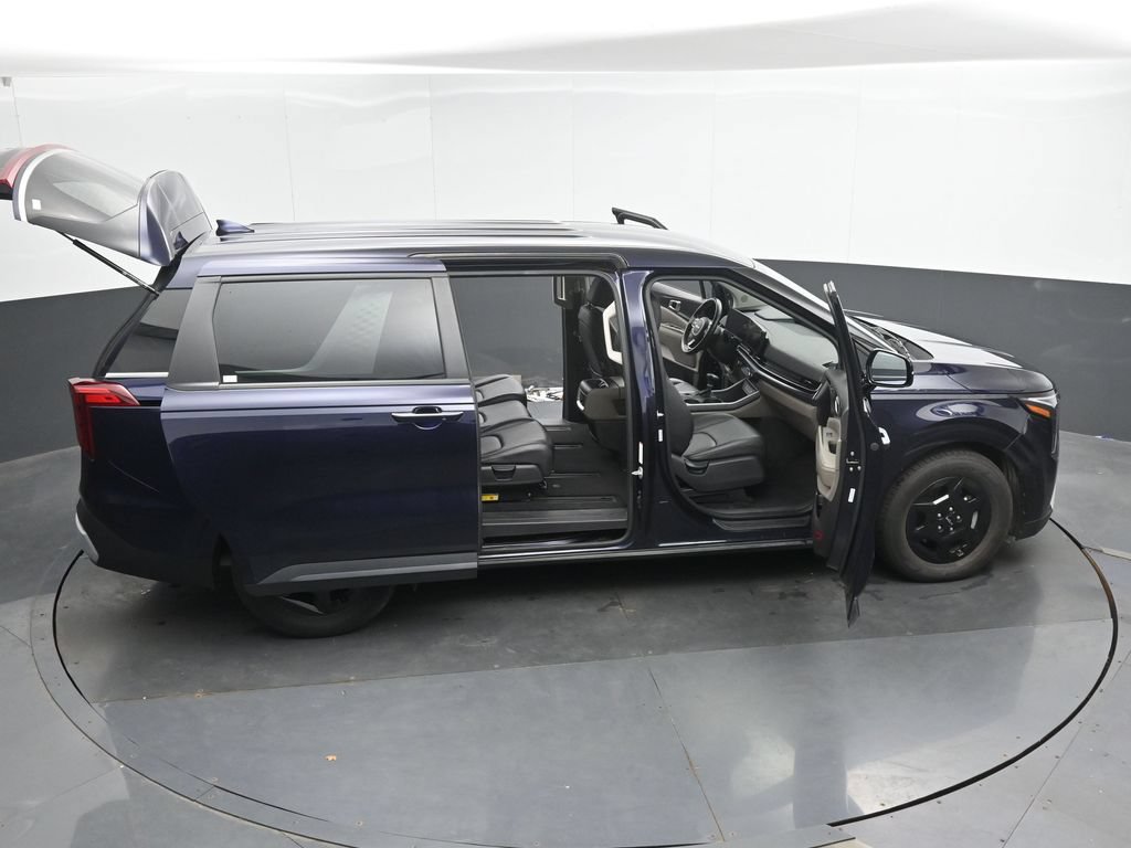 Used 2025 Kia Carnival FWD image 51