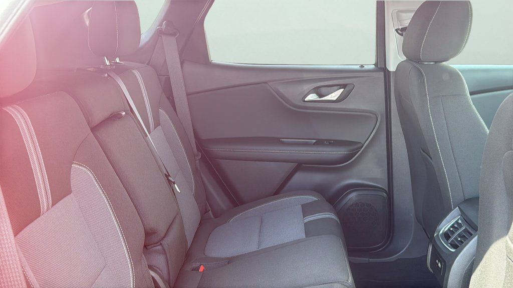 Used 2025 Chevrolet Blazer LT FWD image 15