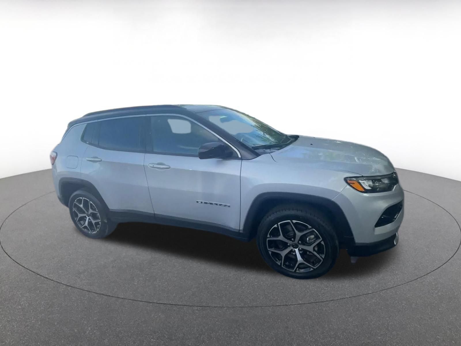 Used 2025 Jeep Compass Limited AWD/4WD image 2