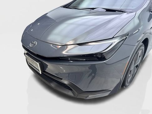 Used 2025 Toyota Prius LE FWD image 16