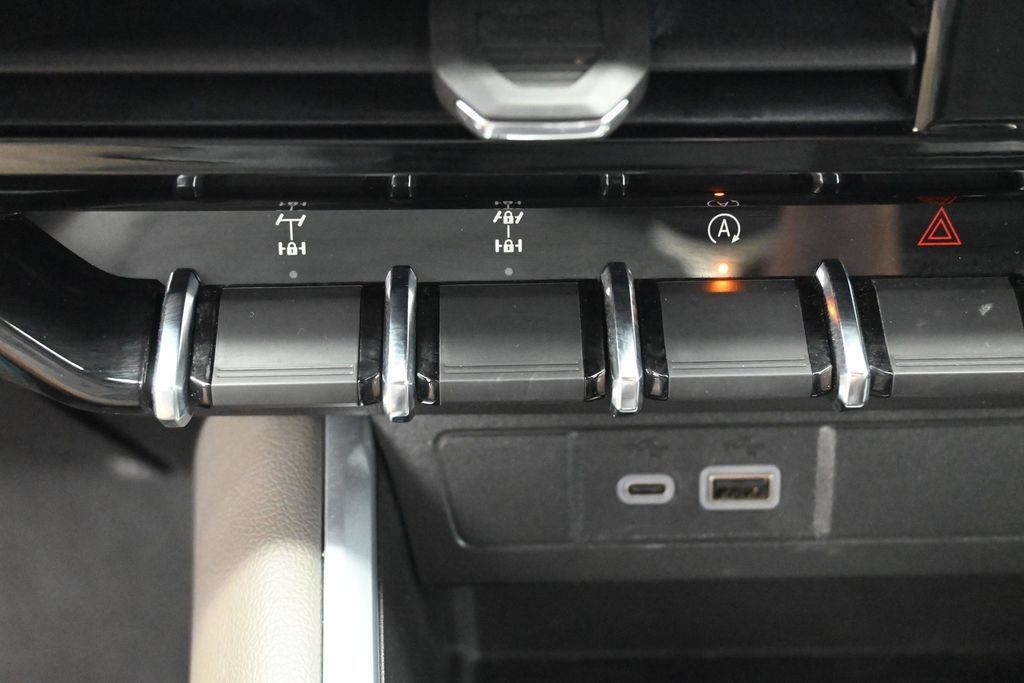 Used 2024 Chevrolet Colorado ZR2 w/ ZR2 Convenience Package III AWD/4WD image 23