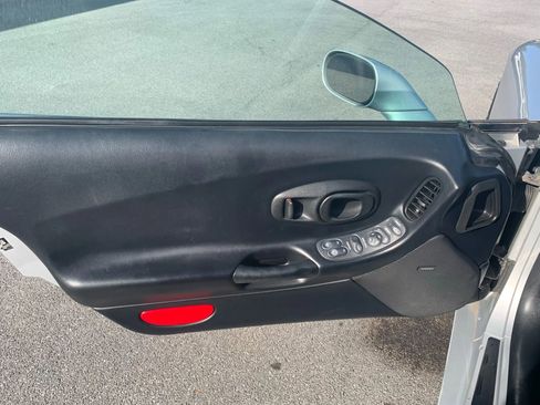 Used 1999 Chevrolet Corvette Coupe w/ Roof Pkg image 8