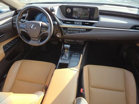 Used 2020 Lexus ES 300h w/ Premium Package image 34