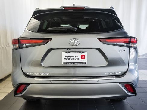 New 2026 Toyota Highlander Platinum AWD/4WD image 5