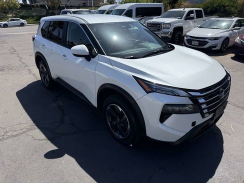 Used 2025 Nissan Rogue SV image 9