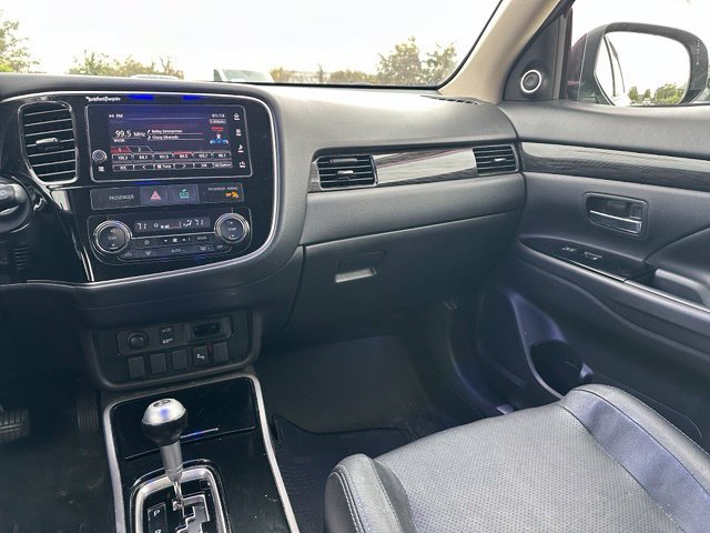Used 2017 Mitsubishi Outlander GT AWD/4WD image 16