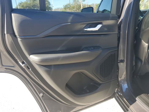 New 2025 Jeep Grand Cherokee Altitude image 8