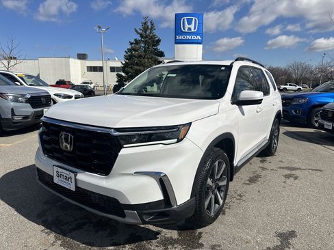 Certified 2025 Honda Pilot Touring image 1