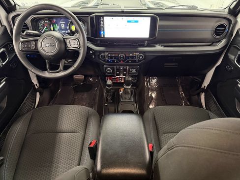 Used 2024 Jeep Wrangler Unlimited Rubicon 4xe w/ Capability Package AWD/4WD image 17