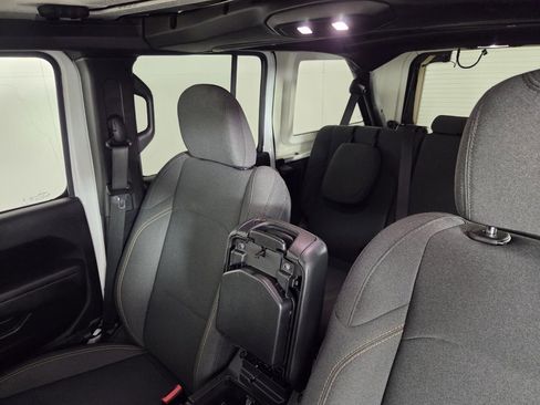 Certified 2025 Jeep Wrangler Willys image 22