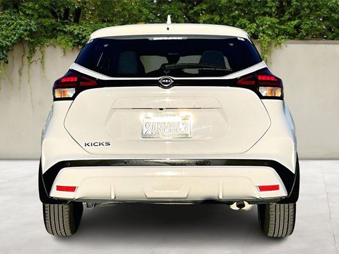 Used 2022 Nissan Kicks S image 6