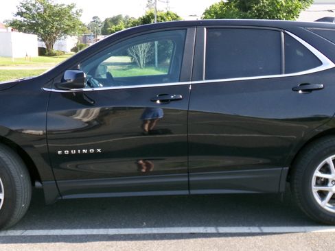 Used 2024 Chevrolet Equinox LT AWD/4WD image 2