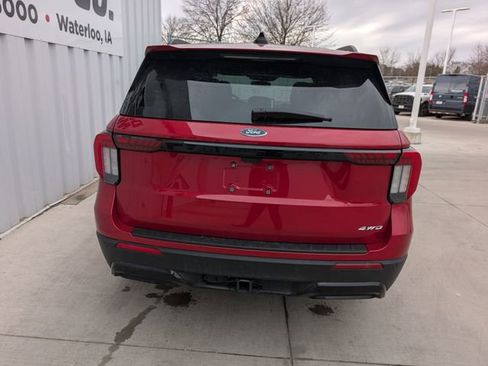 Used 2025 Ford Explorer ST-Line w/ ST-Line Street Pack image 16