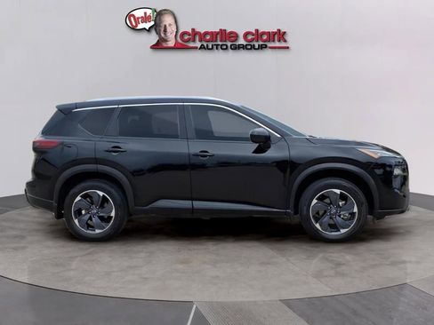 Used 2024 Nissan Rogue SV w/ SV Premium Package FWD image 6
