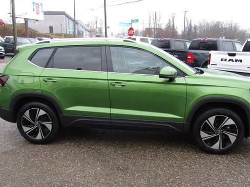 New 2026 Volkswagen Taos SE image 6
