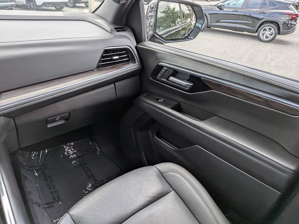 Certified 2025 Chevrolet Suburban Z71 AWD/4WD image 16