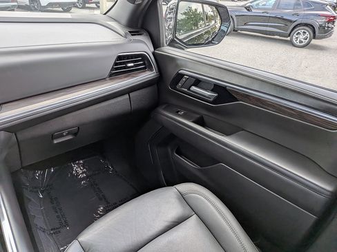 Certified 2025 Chevrolet Suburban Z71 AWD/4WD image 16
