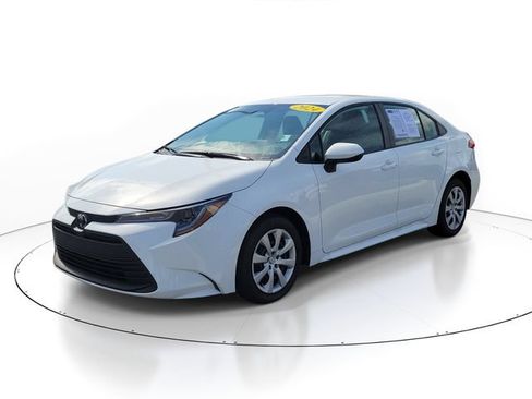 Used 2024 Toyota Corolla LE FWD image 2