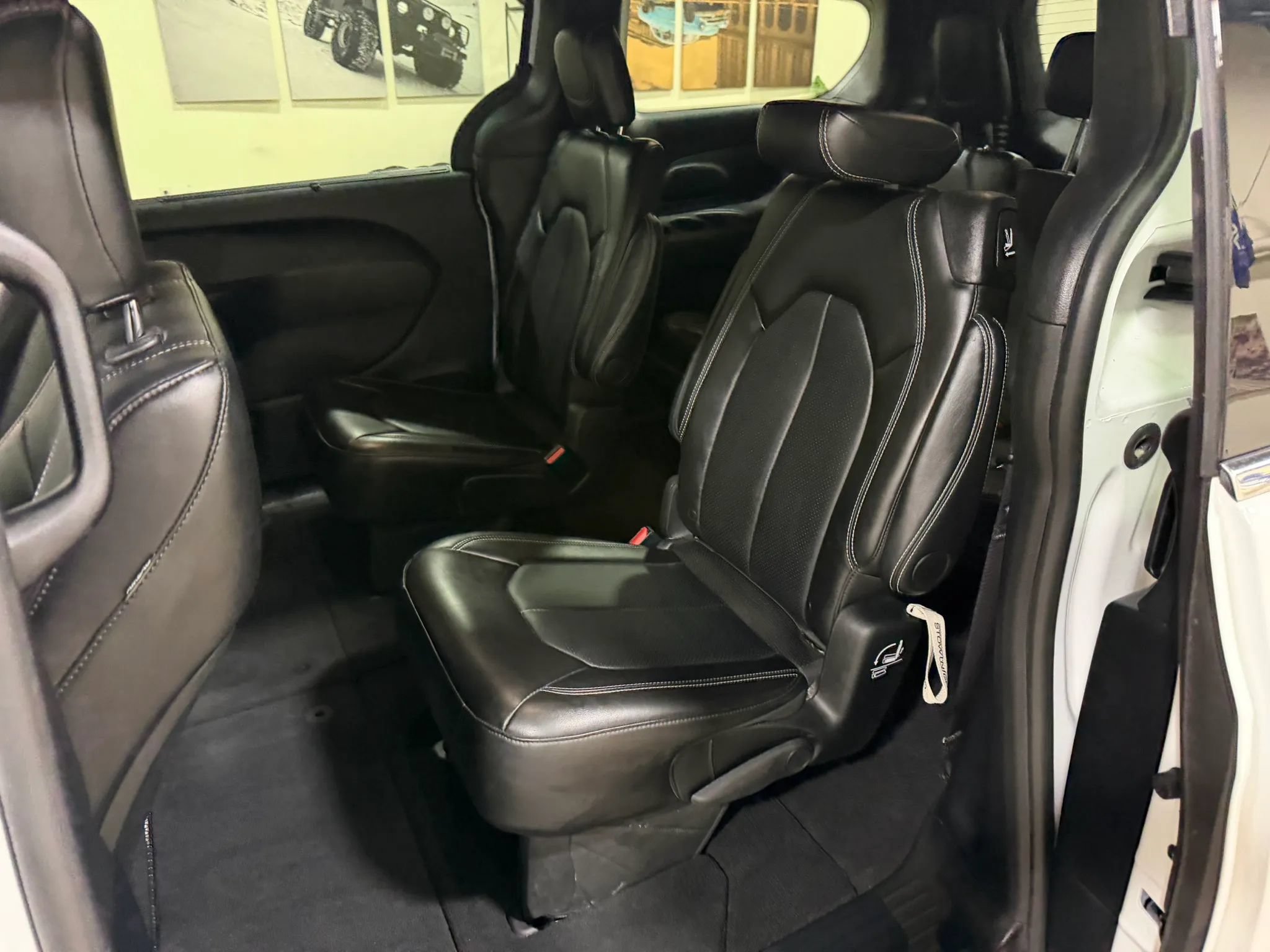 Used 2025 Chrysler Pacifica Select FWD image 27