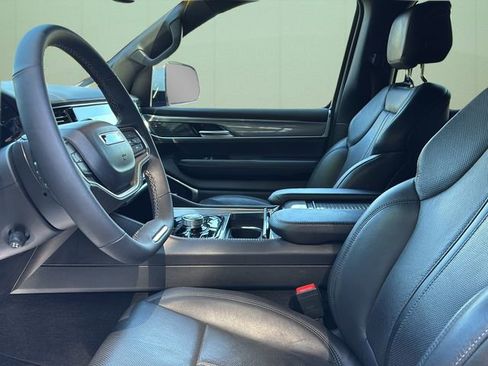 Certified 2022 Jeep Wagoneer Series III image 13