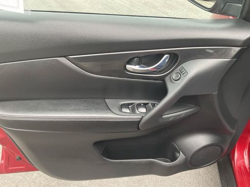 Used 2017 Nissan Rogue S AWD/4WD image 13
