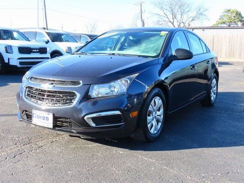 Used 2016 Chevrolet Cruze LS image 4