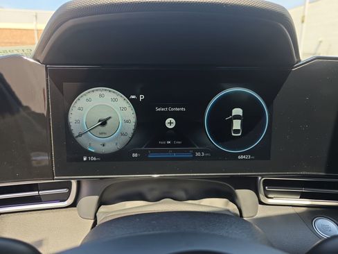 Used 2022 Hyundai Elantra Limited FWD image 18